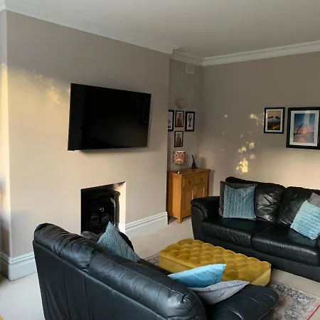 Apartment Georgian Townhouse - Garden Oasis *