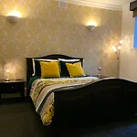 شقة Georgian Townhouse - Garden Oasis
