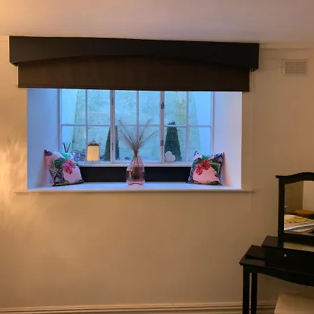 Georgian Townhouse - Garden Oasis * Уитби