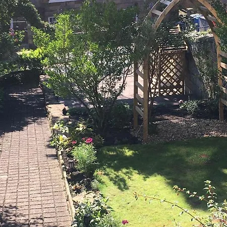 Apartment Georgian Townhouse - Garden Oasis