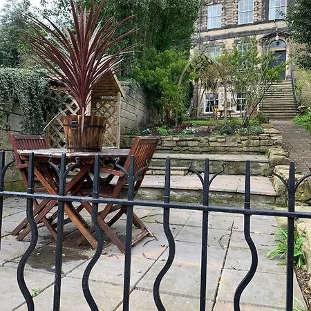 Georgian Townhouse - Garden Oasis Apartment Whitby