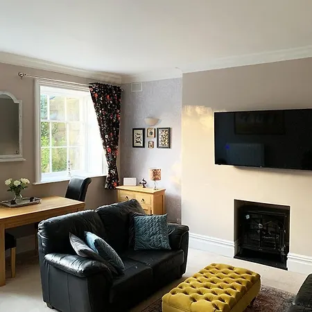 شقة Georgian Townhouse - Garden Oasis