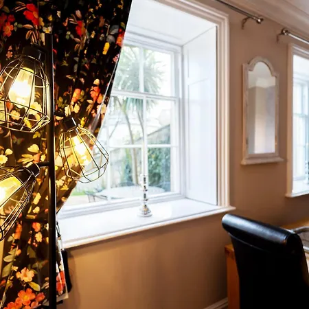 Georgian Townhouse - Garden Oasis شقة *