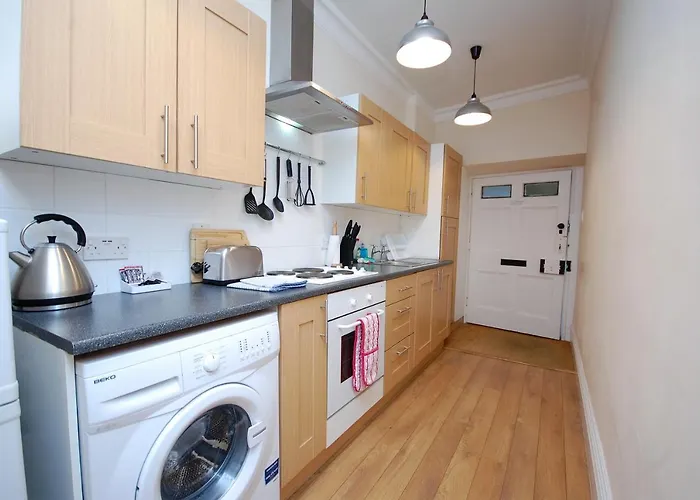 Georgian Townhouse - Garden Oasis *