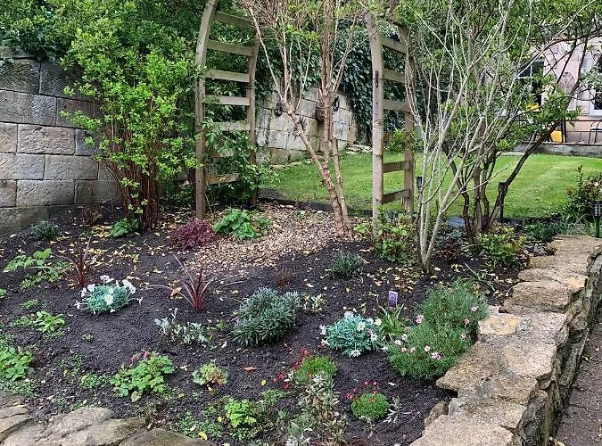 شقة Georgian Townhouse - Garden Oasis ويتبي