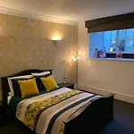 Апартаменты Georgian Townhouse - Garden Oasis *
