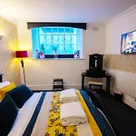 Апартаменты Georgian Townhouse - Garden Oasis Уитби