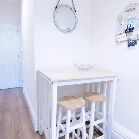 Georgian Townhouse - Garden Oasis Apartment